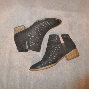 Tame Me Black Leather Boots Size 10 Heeled Neutral Cyber Grunge Baddie Goth EUC